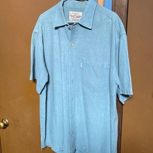 Light green short sleeve collared shirt